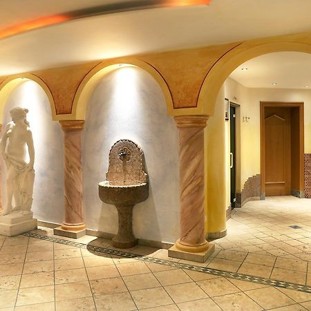 Hotel Maria Theresia Silandro Exterior photo