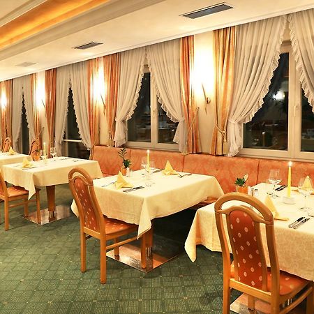 Hotel Maria Theresia Silandro Exterior photo