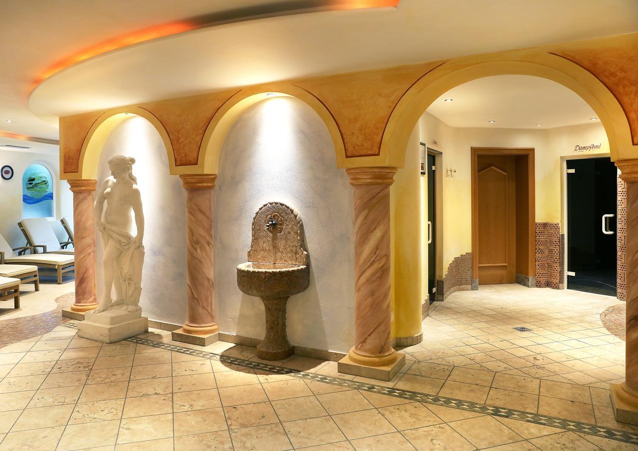 Hotel Maria Theresia Silandro Exterior photo