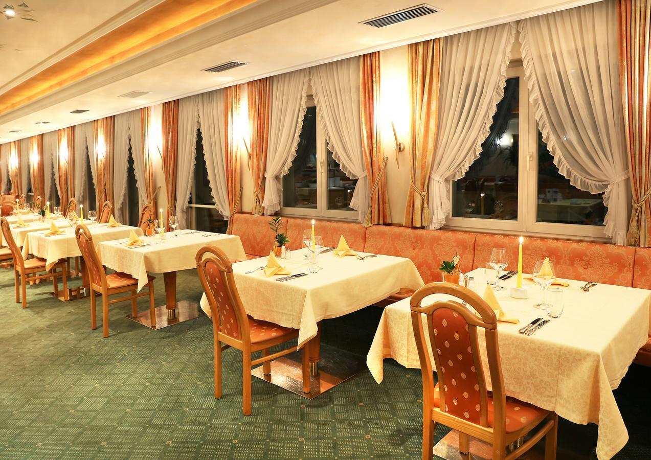 Hotel Maria Theresia Silandro Exterior photo