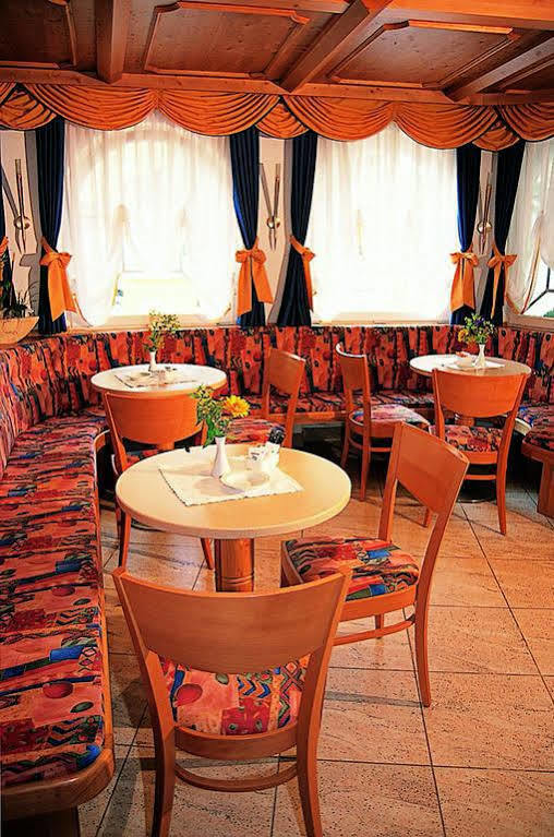 Hotel Maria Theresia Silandro Exterior photo