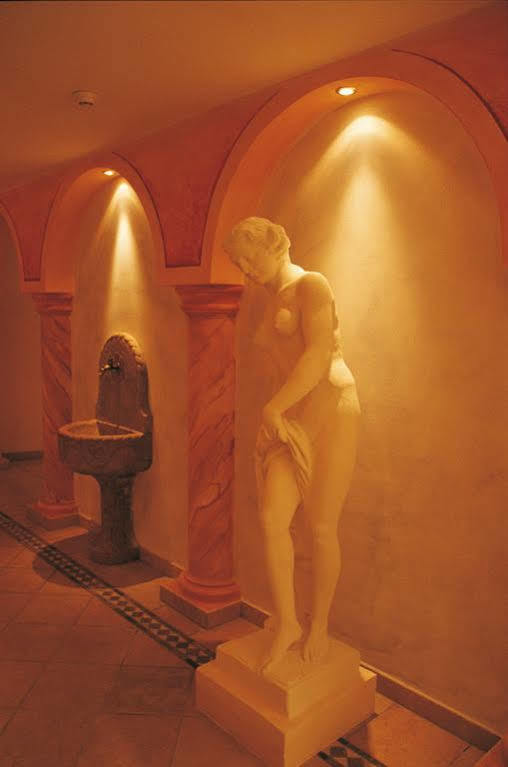 Hotel Maria Theresia Silandro Exterior photo